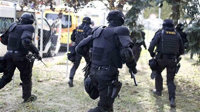 العثور على نفقين يستخدمهما المهاجرين لدخول المجر