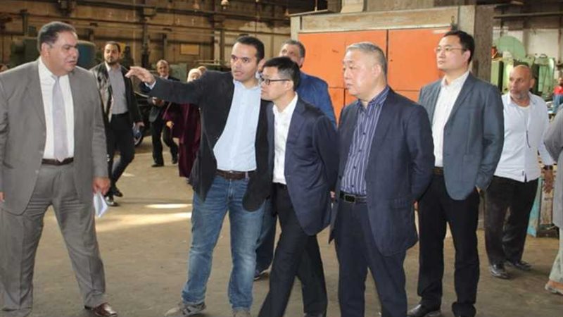 وفد من دونج فينج