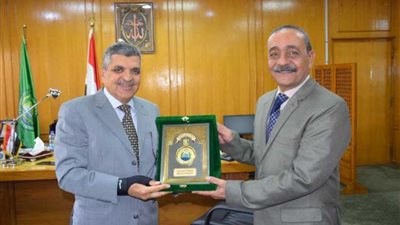 محافظ الإسماعيلية يستقبل رئيس 