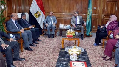 وفد جامعة بنها يقدم التهنئة لمحافظ القليوبية الجديد