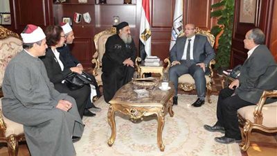 محافظ بني سويف يستقبل وفدًا من بيت العائلة المصرية
