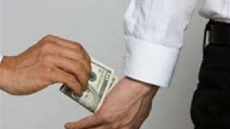 بتهمة الرشوة من مقاول..