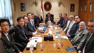 وزير قطاع الأعمال يبحث مع 