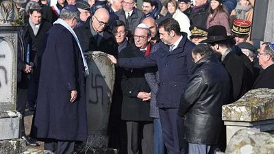 الصليب المعقوف ..شعار