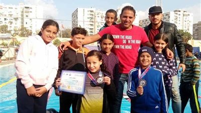 نادي الشيخ زايد يكتسح جوائز بطولة القاهرة للبراعم لسباحة الزعانف