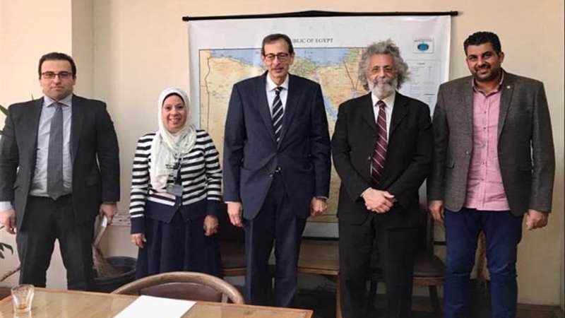 نقيب الأطباء يلتقى