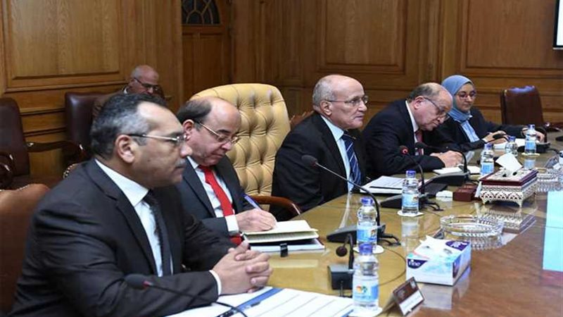 اجتماع بالإنتاج الحربي