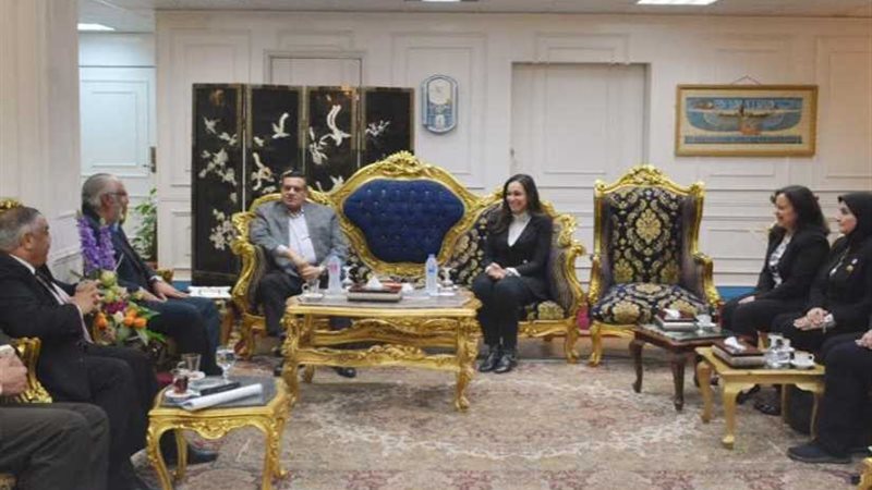 إطلاق برنامج عايشين