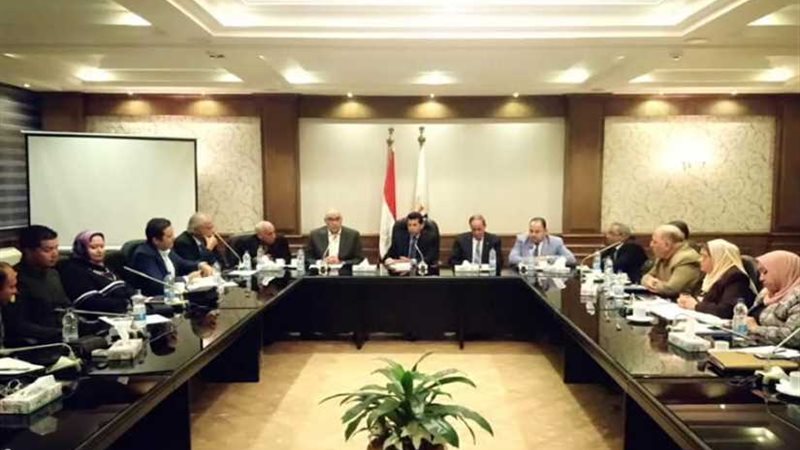 وزير الرياضة يناقش