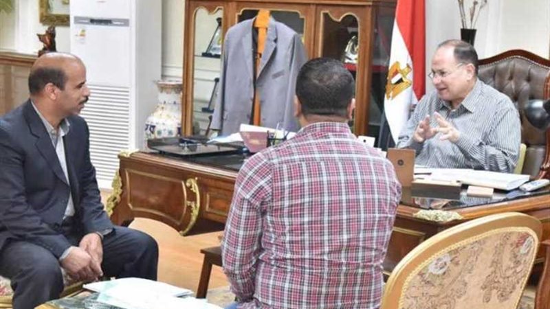 محافظ أسيوط يستعرض