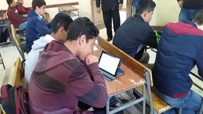 إجراء امتحانات الصف الأول الثانوي بنظامي 