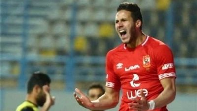 رمضان صبحي يعزز تقدم الأهلي بهدف ثانٍ في شباك الهلال