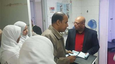 نقل ٣ ممرضات لتقصيرهن في العمل خلال جولات مفاجئة بـ4 مستشفيات بأسيوط (صور)