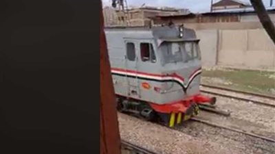 بالفيديو.. لحظة نقل الجرارات الأمريكية الجديدة لورش الفرز بالقاهرة