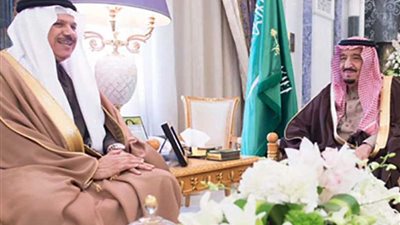 العاهل السعودي يبحث مع الأمين العام لمجلس التعاون جدول أعمال القمة الخليجية