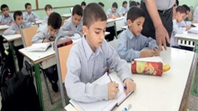 مديرو مدارس الصف: 10 آلاف طالب معرضون للأمراض من مصنع الريش غير المرخص لشدة روائحه الكريهة