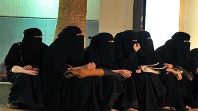 عاجل .. فتاة سعودية تلجأ إلى القضاء بعد رفض والدها 11 عريسا وتكسب القضية