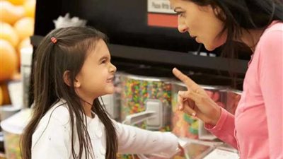 ٤ كلمات يجب عدم قولها لطفلك