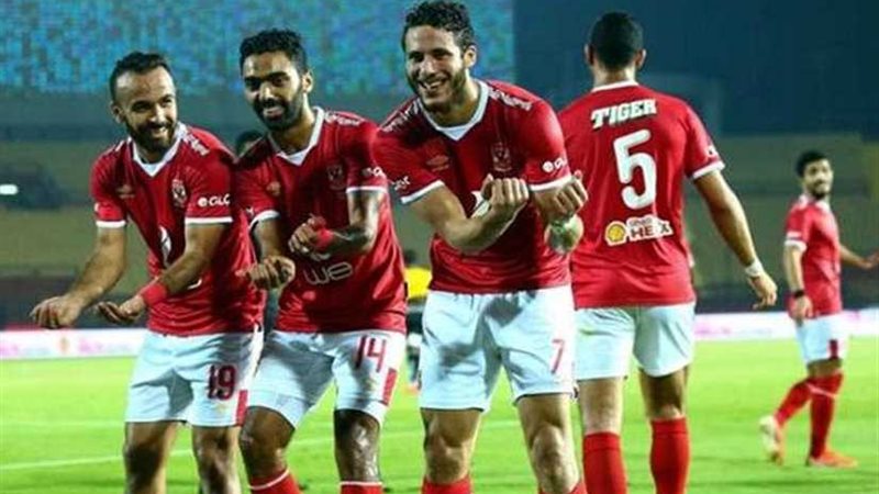 الأهلي يضرب الهلال