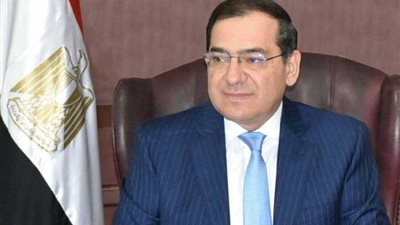 وزير البترول يبحث مع مسئولي شركة 