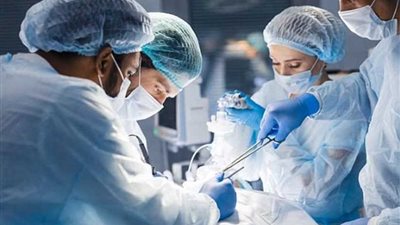 دراسة: استماع الجراحين إلى موزارت وباخ وبيتهوفن أثناء عملهم مع المرضى يجعلهم أكثر دقة