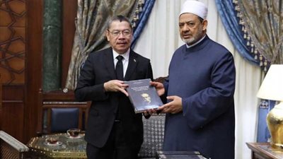 سفير بنما يشيد بوثيقة الأخوة الإنسانية وجهود الإمام الأكبر في نشر التسامح والسلام العالمي