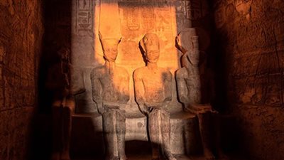 5 آلاف سائح شاهدوا تعامد الشمس بمعبد أبوسمبل