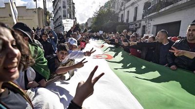 الجزائر تنتخب لاختيار الرئيس الثامن للبلاد