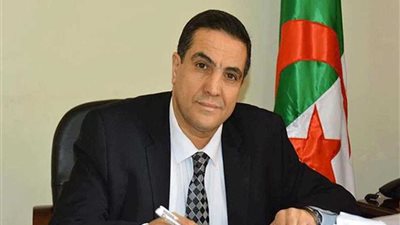 المرشح الرئاسي الجزائري عبد العزيز بلعيد يدلي بصوته في الانتخابات الرئاسية