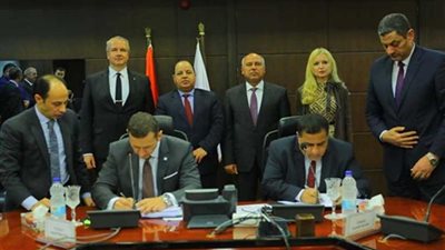 وزيرا النقل والمالية يشهدان توقيع اتفاقية التمويل الخاصة بعقد توريد وتصنيع 1300 عربة سكة حديد جديدة