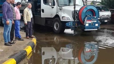 مياه القليوبية تدفع بمعداتها لإزالة آثار الأمطار