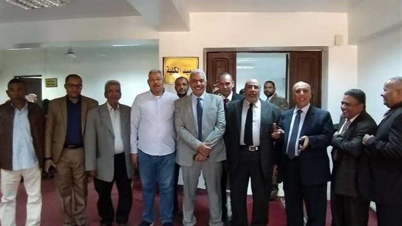 صديق يتفقد كلية البنات