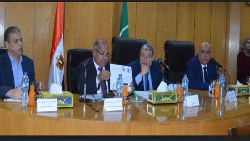 محافظ المنيا يبحث