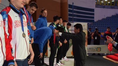 وزير الرياضة يتوج الفائزين ببطولة كأس العالم لسلاح الشيش