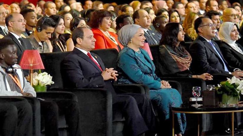 الرئيس السيسي وقرينته