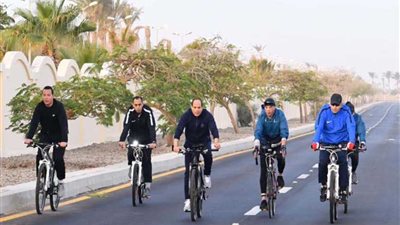 عاجل.. الرئيس السيسي يقوم بجولة تفقدية بالدراجة فجر اليوم بمدينة شرم الشيخ