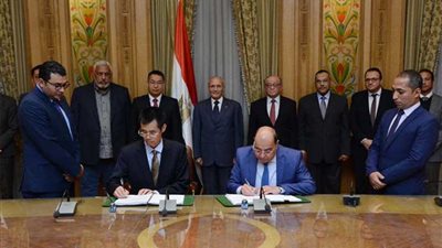 العصار يشهد توقيع عقد مع شركة صينية لإنشاء مصنع لإطارات السيارات