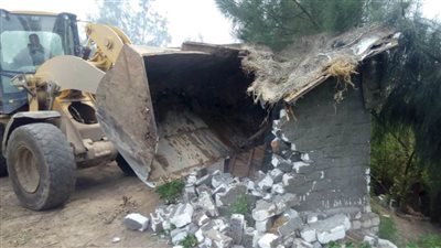 إزالة 52 تعديًا على المجاري المائية بالبحيرة