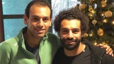 محمد ومروان الشوربجى يؤازران محمد صلاح فى مدرجات الأنفيلد
