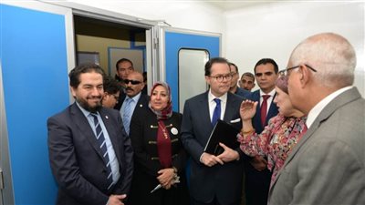 سفير فرنسا بالقاهرة يتفقد مستشفى أطفال المنصورة