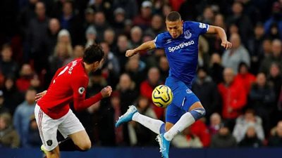 مانشستر يونايتد يسقط في فخ التعادل أمام ضيفه إيفرتون