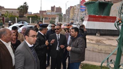 محافظ الإسماعيلية يتفقد اصلاح مشكلات الصرف الصحي