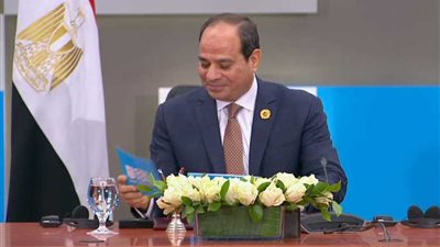 الإعلام الدولي يبرز اهتمام السيسي بقضيتي الإرهاب والتعاون بين دول المتوسط في منتدى شباب العالم