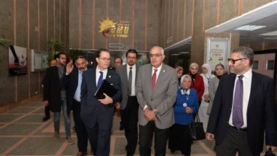 سفير فرنسا بالقاهرة يزور مركز الخلايا الجذعية ووحدة زرع النخاع بالمنصورة