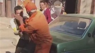 واقعة تنمر جديدة أشعلت الفيس بوك: تعدى على عامل نظافة بطنطا .. صور