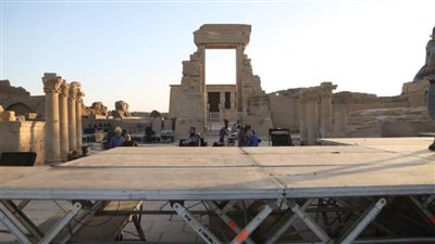 الجمعة.. مدحت صالح و