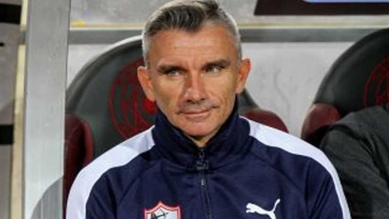 كارتيرون يعلن قائمة