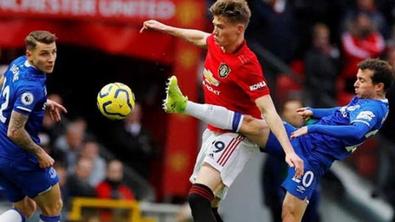 إيفرتون يفاجئ مانشستر