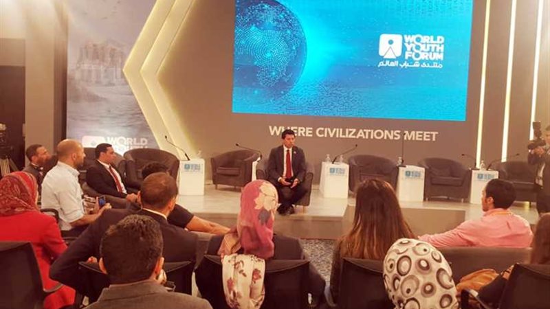 وزير الرياضة يلتقي