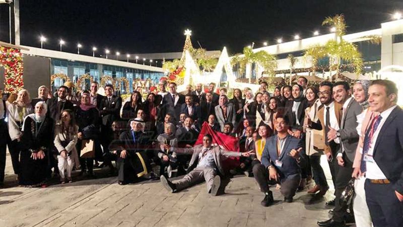 شباب العالم يحتفون